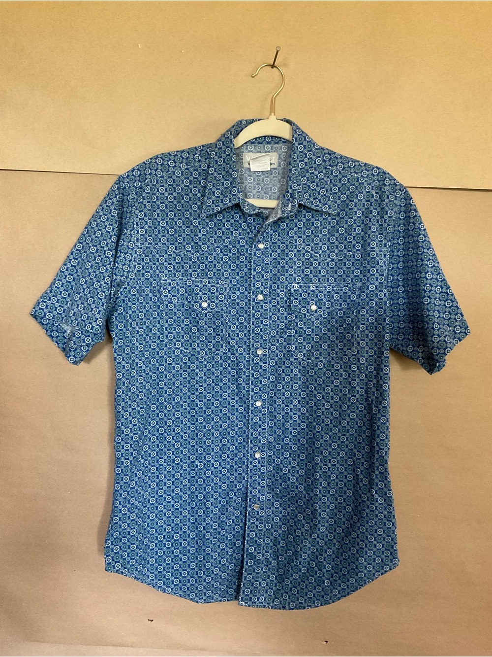 Wrangler Wrancher blue snap button shirt. Size M.